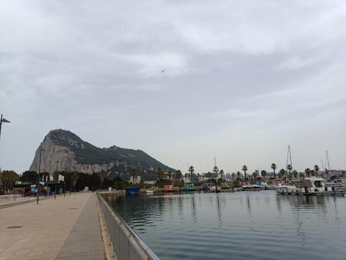 Vistas A 3 Paises Y 2 Continentes 1º Linea De Playa A 5 Minutos De Gibraltar Apartment La Linea de la Concepcion Exterior photo